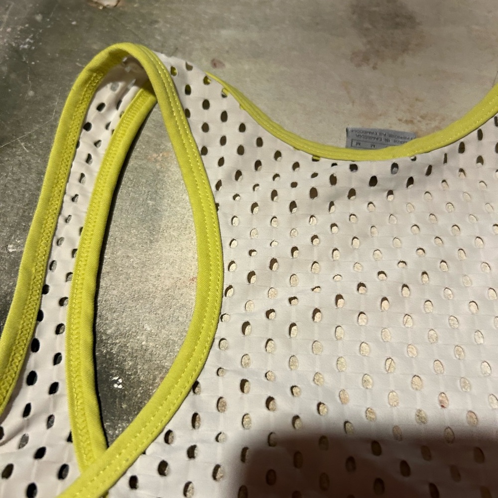 Nike white/yellow active sports  bra/shirt size medium - Picture 8 of 8